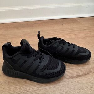 Kids size 8 Black Athletic Sneakers - Lightweight Comfort